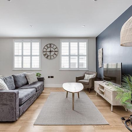 Charming 1 Bedroom Apt , Town Centre, Wifi, Free Parking By Tent Serviced Apartments Staines-upon-Thames Exterior foto